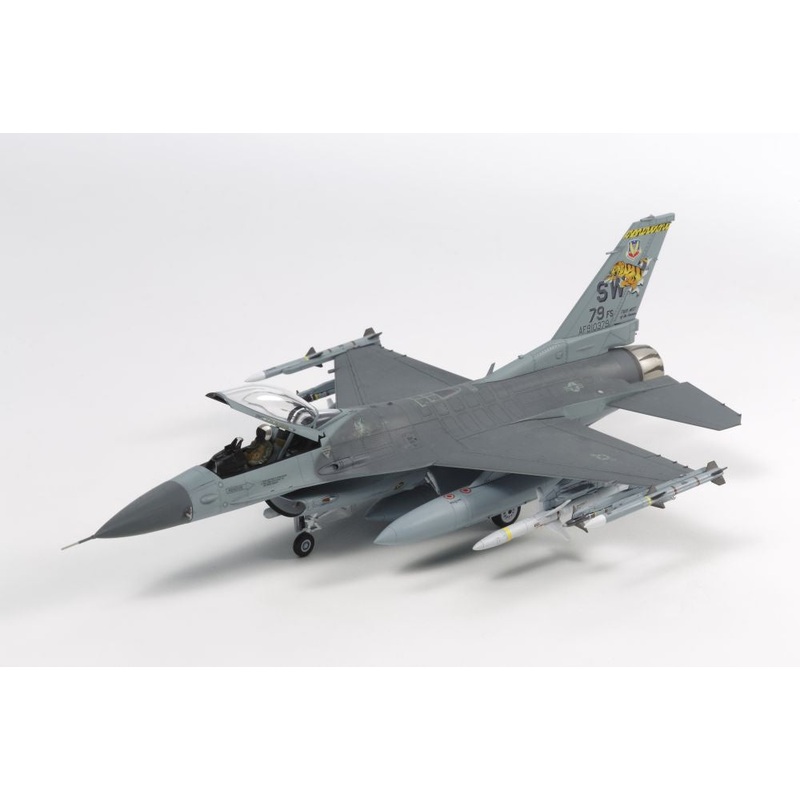 Tamiya - 1/72 F-16CJ w/Full Equipment