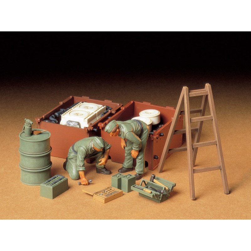 Tamiya 1/35 German Tank Engine Maintenance Crew Set 35180