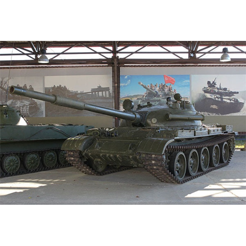 Zvezda 1/35 T-62 SOVIET MAIN BATTLE TANK
