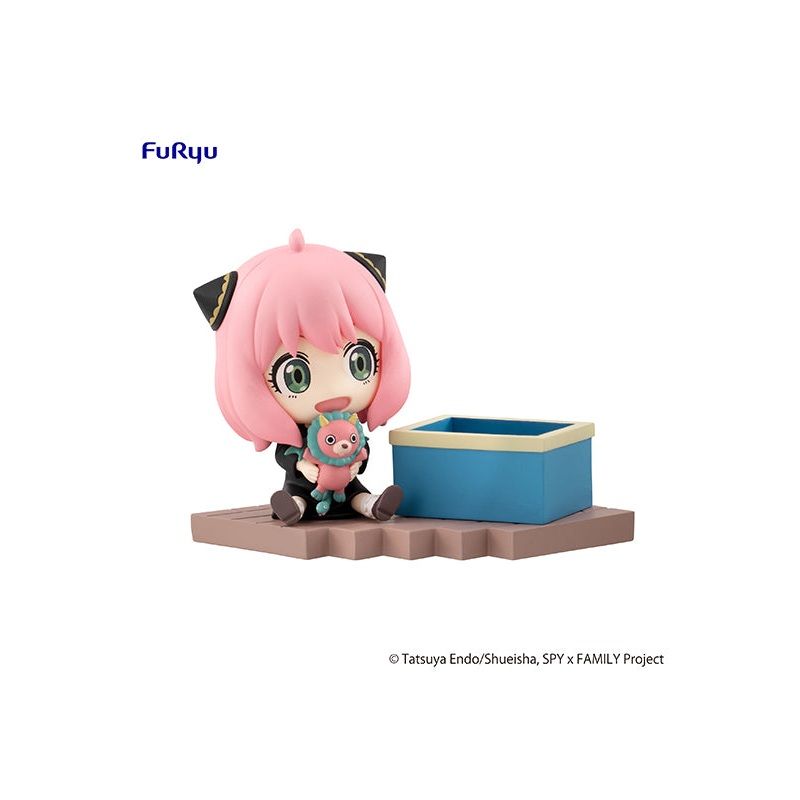 SPY  FAMILYFuRyu Hold Figure Anya Forger
