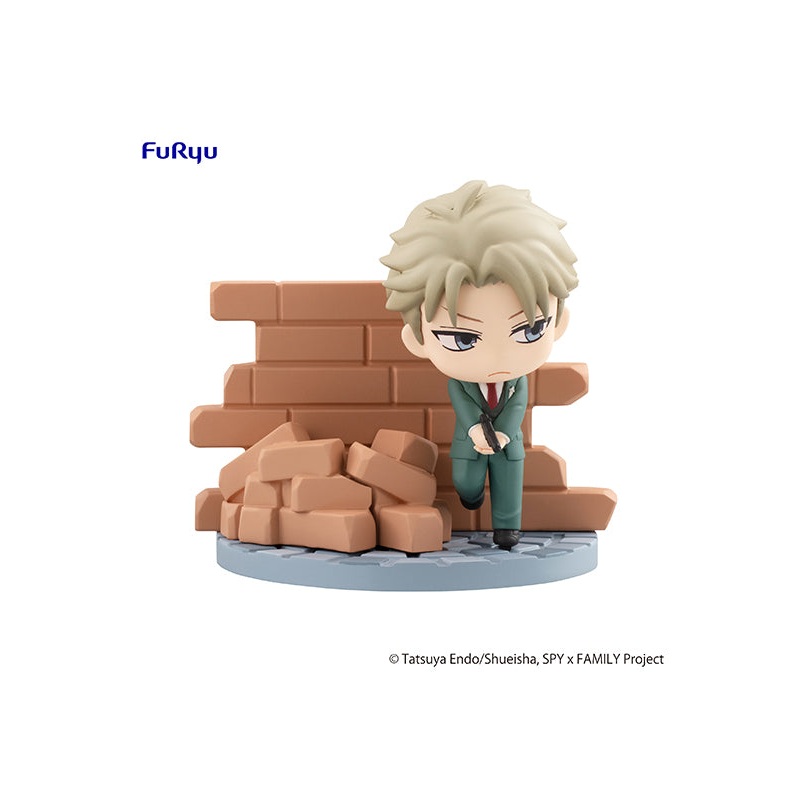 SPY  FAMILYFuRyu Hold Figure Loid Forger